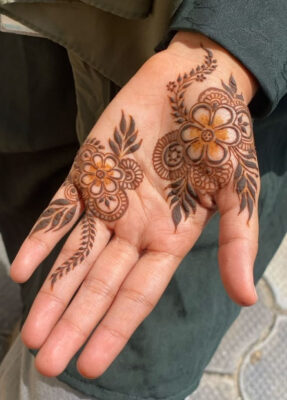 Easy Mehndi Design with neat and clean detailing