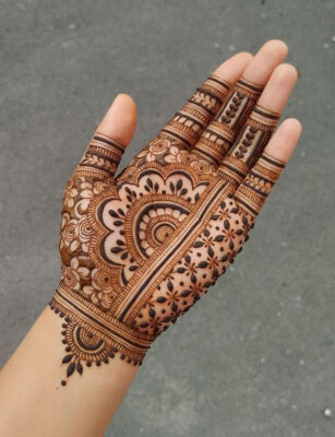 Easy Mehndi Design with trendy Arabic-style motifs