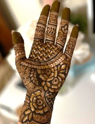 Many girls like Simple Mehndi Design for festivals