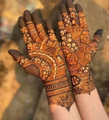 Mehndi Design Easy And Beautiful also looks stunning on back hands