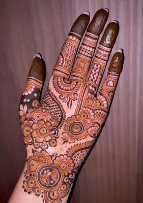 Mehndi Design Easy And Beautiful enhances the beauty of your hands