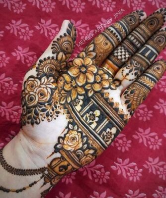 Mehndi Design Easy And Beautiful gives a graceful and attractive look