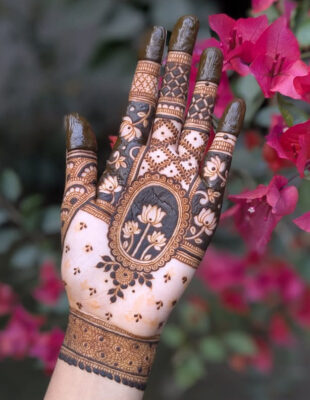 Mehndi Design Easy And Beautiful is perfect for weddings and parties