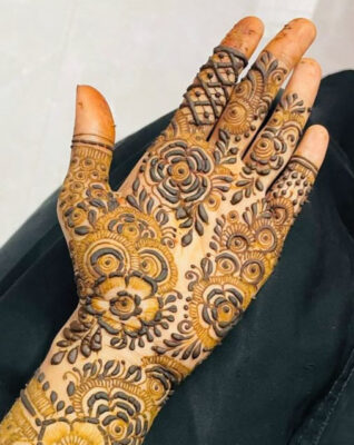 Mehndi Design Easy And Beautiful is suitable for all special occasions