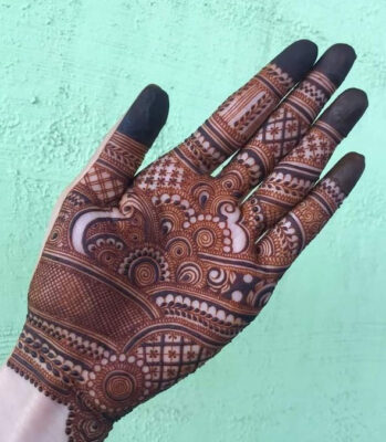 Mehndi Design Easy And Beautiful looks elegant and stylish