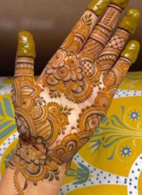 Mehndi Design Easy And Beautiful makes your hands look beautiful and unique