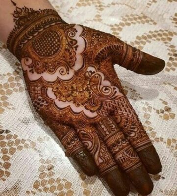 Minimal Front Hand Mehndi Design