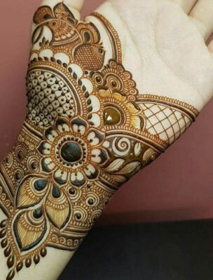 Simple Mehndi Design is popular among beginners