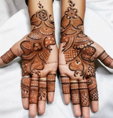 Simple Mehndi Design is suitable for all age groups