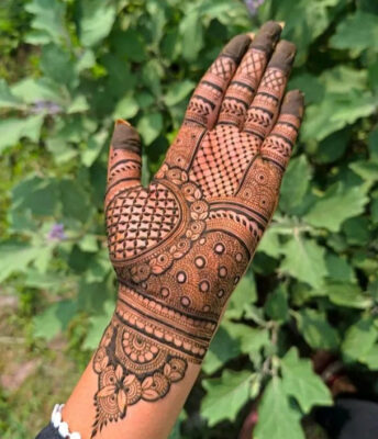 Traditional motifs are often used in Simple Mehndi Design